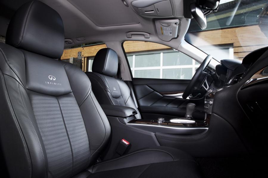  Infiniti M37 S 2011 года  (фото 19 из 33)